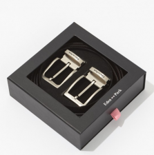 Coffret ceinture en cuir et deux boucles
